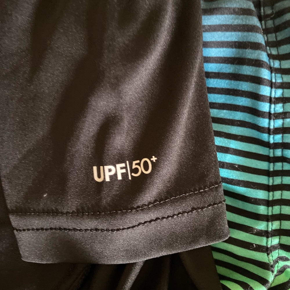 HURLEY KIDS 2-PIECE SWIM SET UPF 50+ LONG SLEEVE SHIRT & TRUNKS SIZE 5/6 🌟EUC🌟 - Picture 11 of 16
